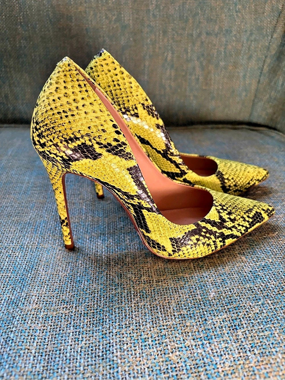 Schutz Caiolea Neon Yellow Snakeskin Pump Pumps Yellow & Black US 8.5